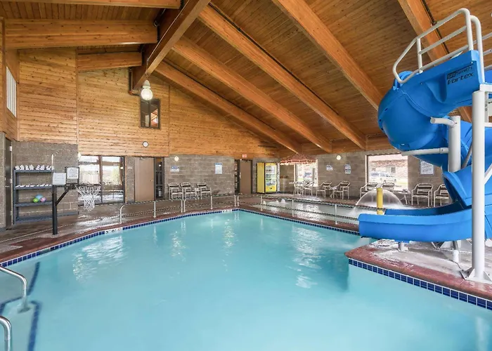 Hotel Americinn By Wyndham West Acres Fargo