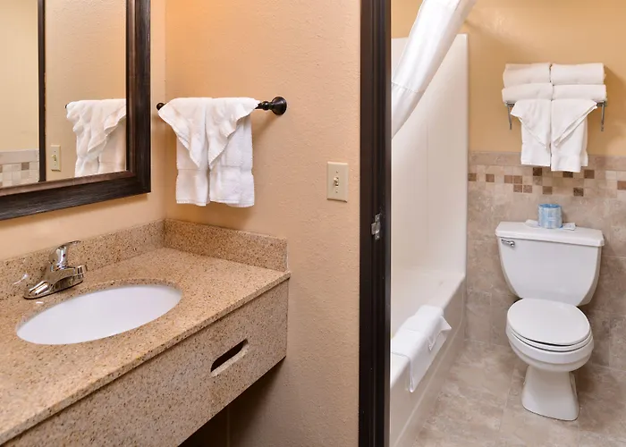 Hotel Americinn By Wyndham West Acres 3*
