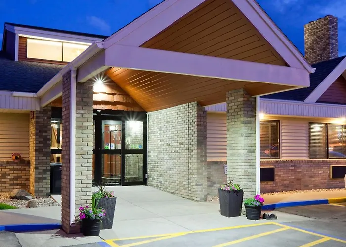 Hotel Americinn By Wyndham West Acres