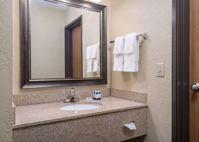 Americinn By Wyndham West Acres