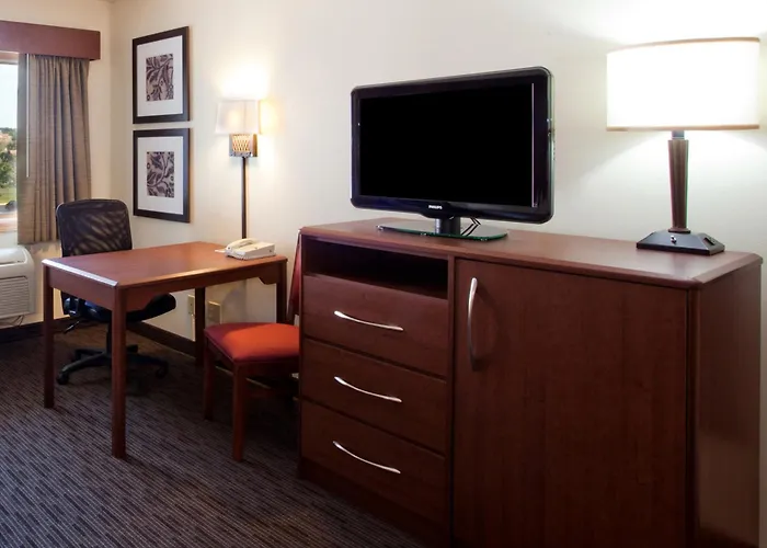 Americinn By Wyndham West Acres Hotel