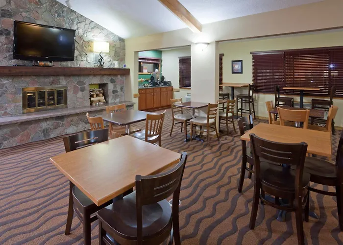 Americinn By Wyndham West Acres Hotel 3*