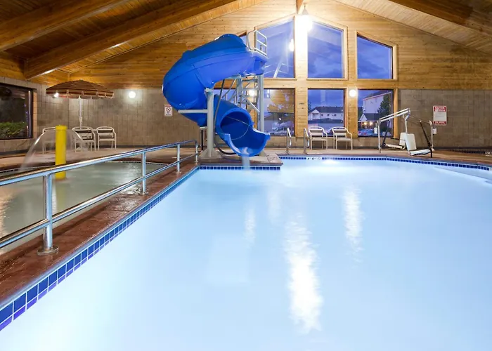 Americinn By Wyndham West Acres Hotel 3*