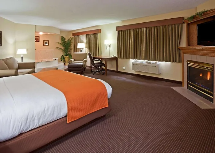 Hotel Americinn By Wyndham West Acres 3*