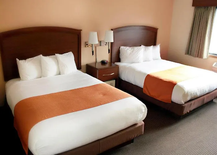 Hotel Americinn By Wyndham West Acres